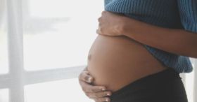 Higher folic acid intake linked to early pregnancy bleeding in new study